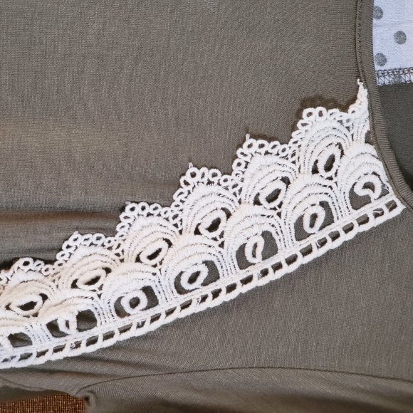 Polkadots & Lace Top - Picture 4 of 6